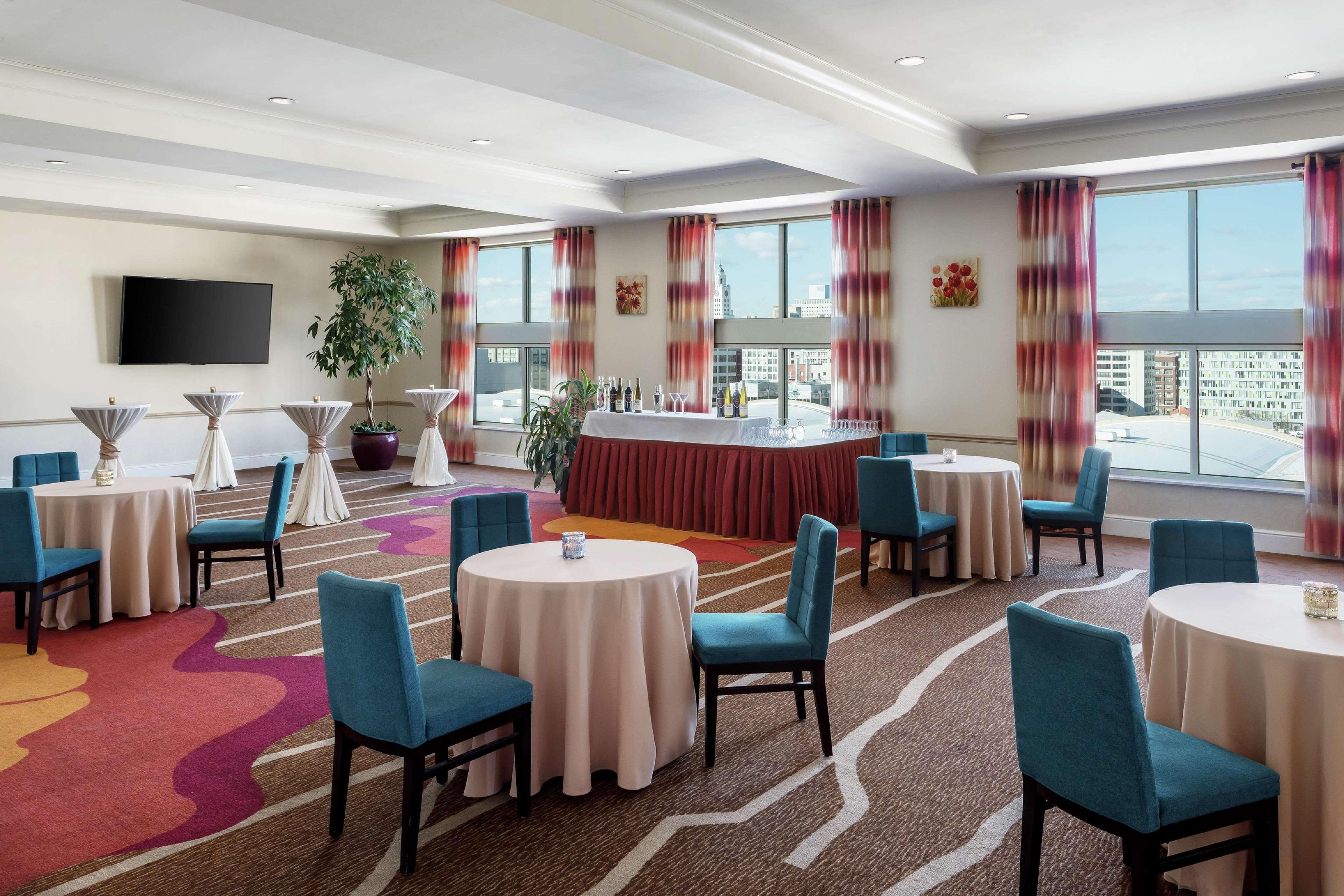 Hilton Garden Center Hotel 3*