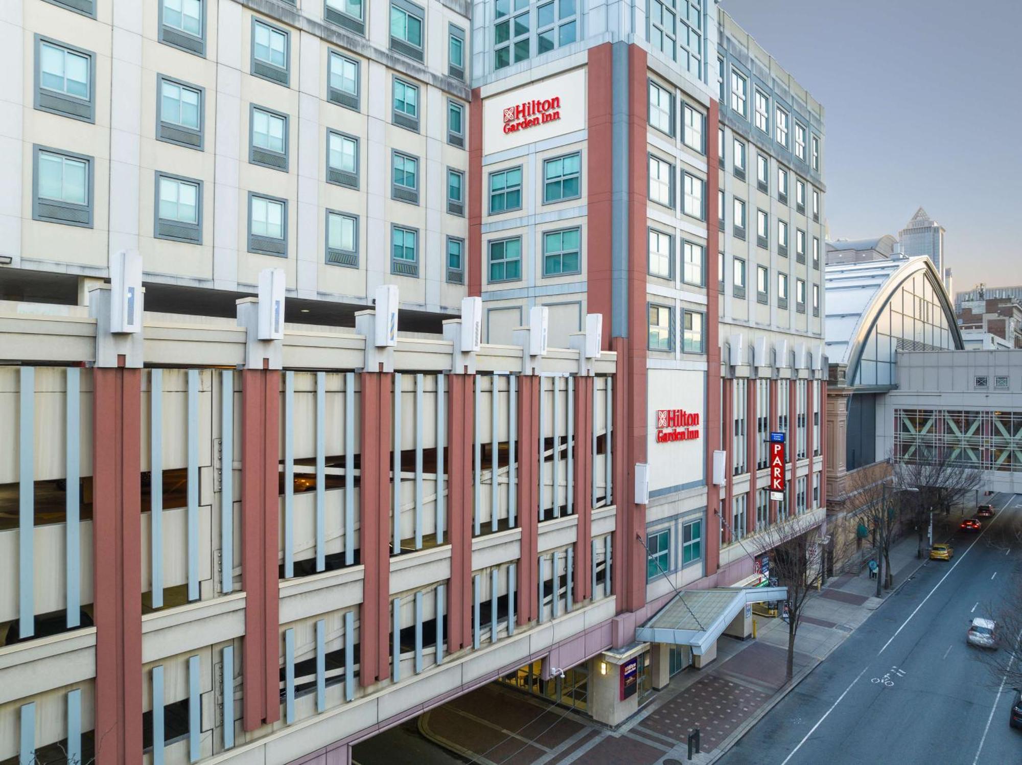 Hilton Garden Center Hotel