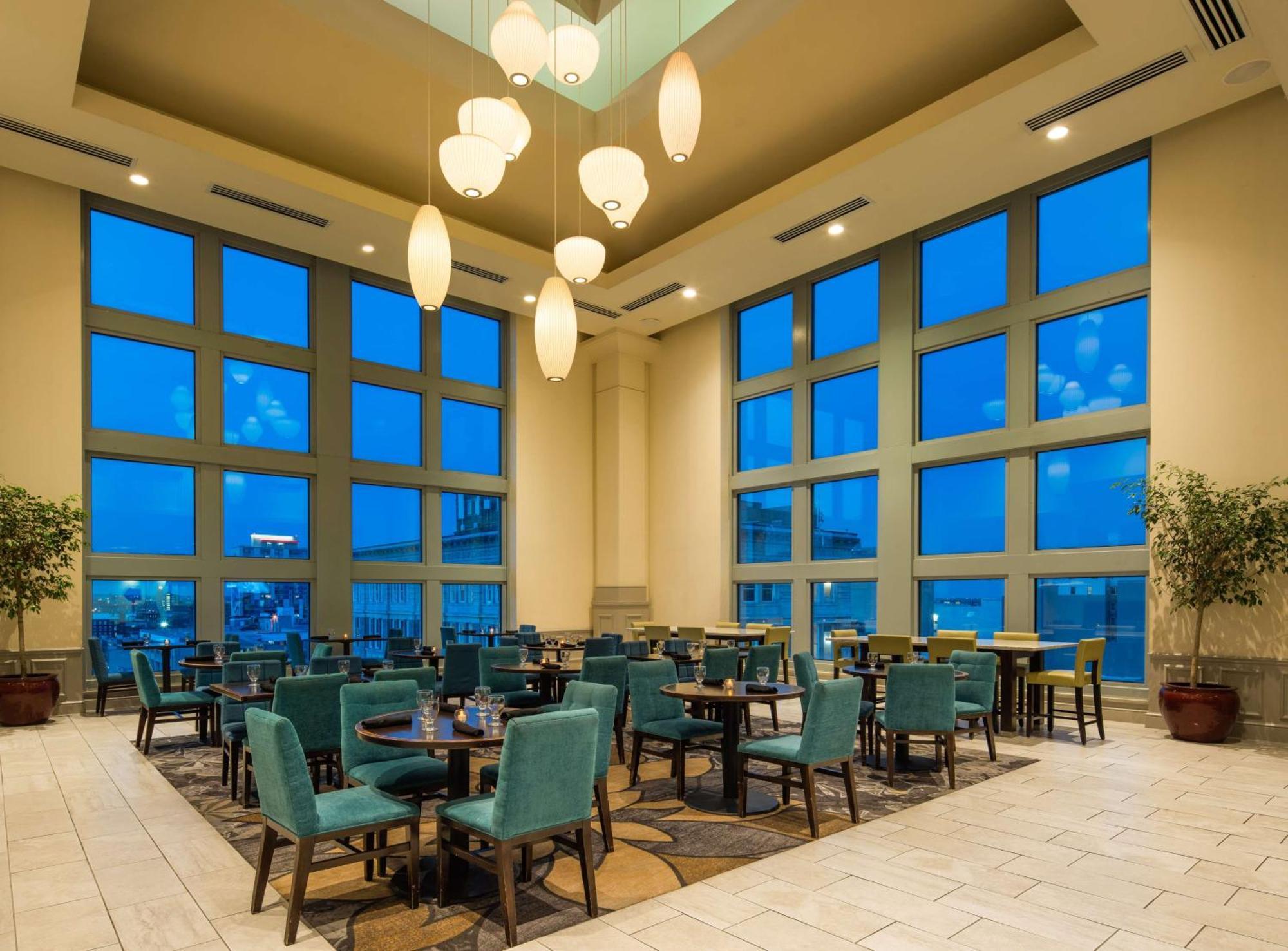 Hilton Garden Center 3*
