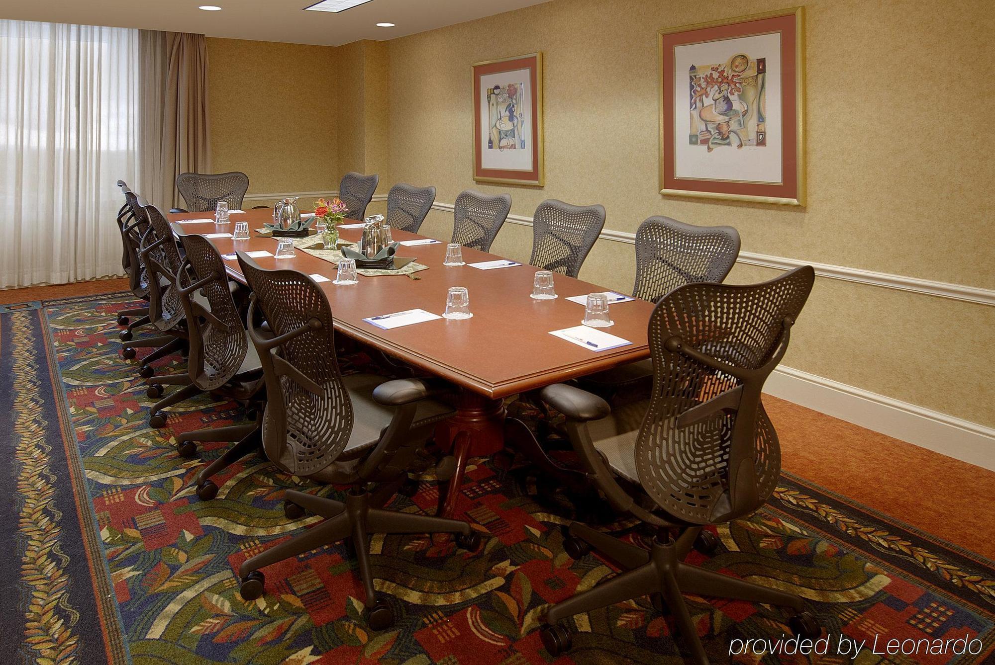 Hilton Garden Center 3*
