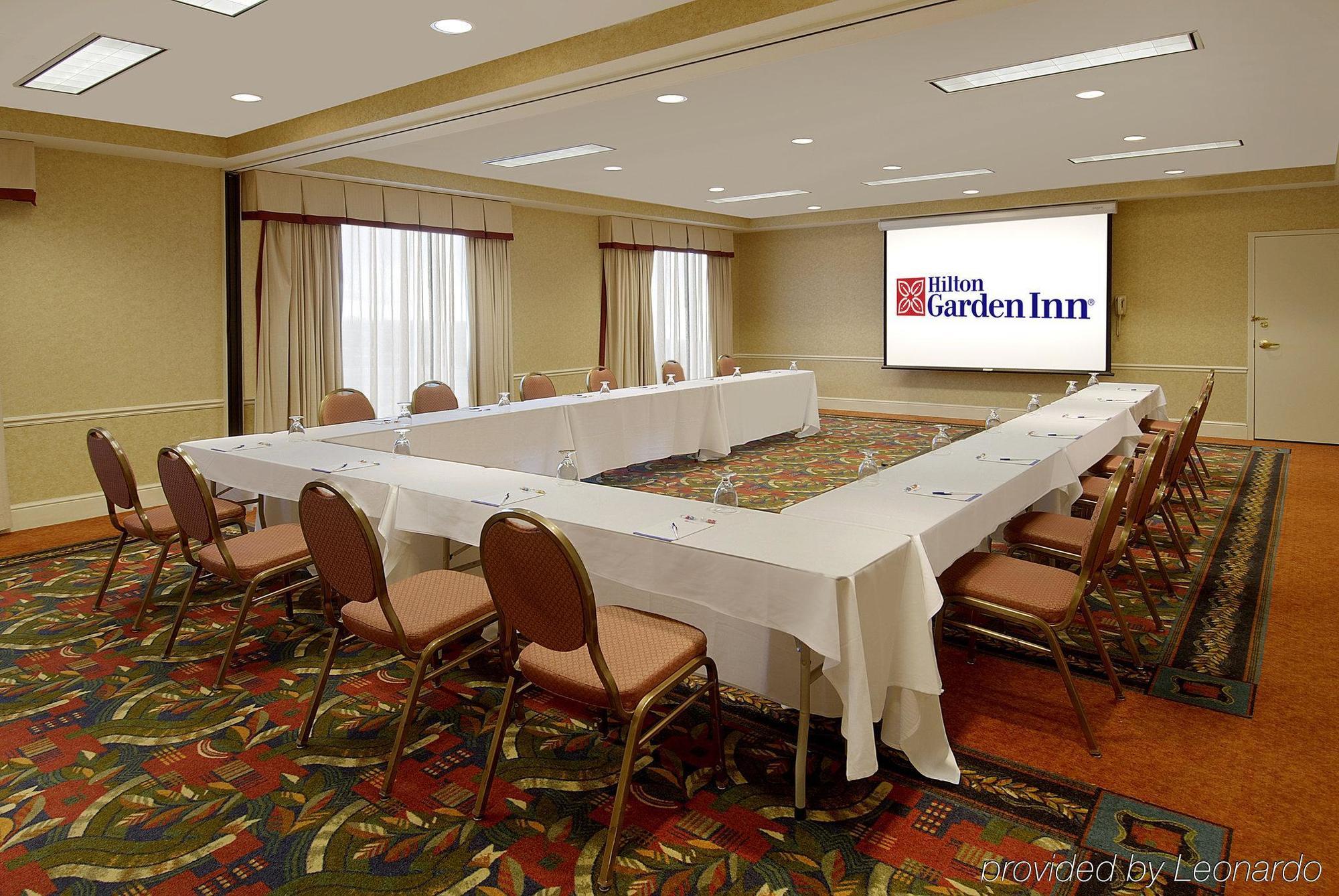 Hilton Garden Center Hotel 3*