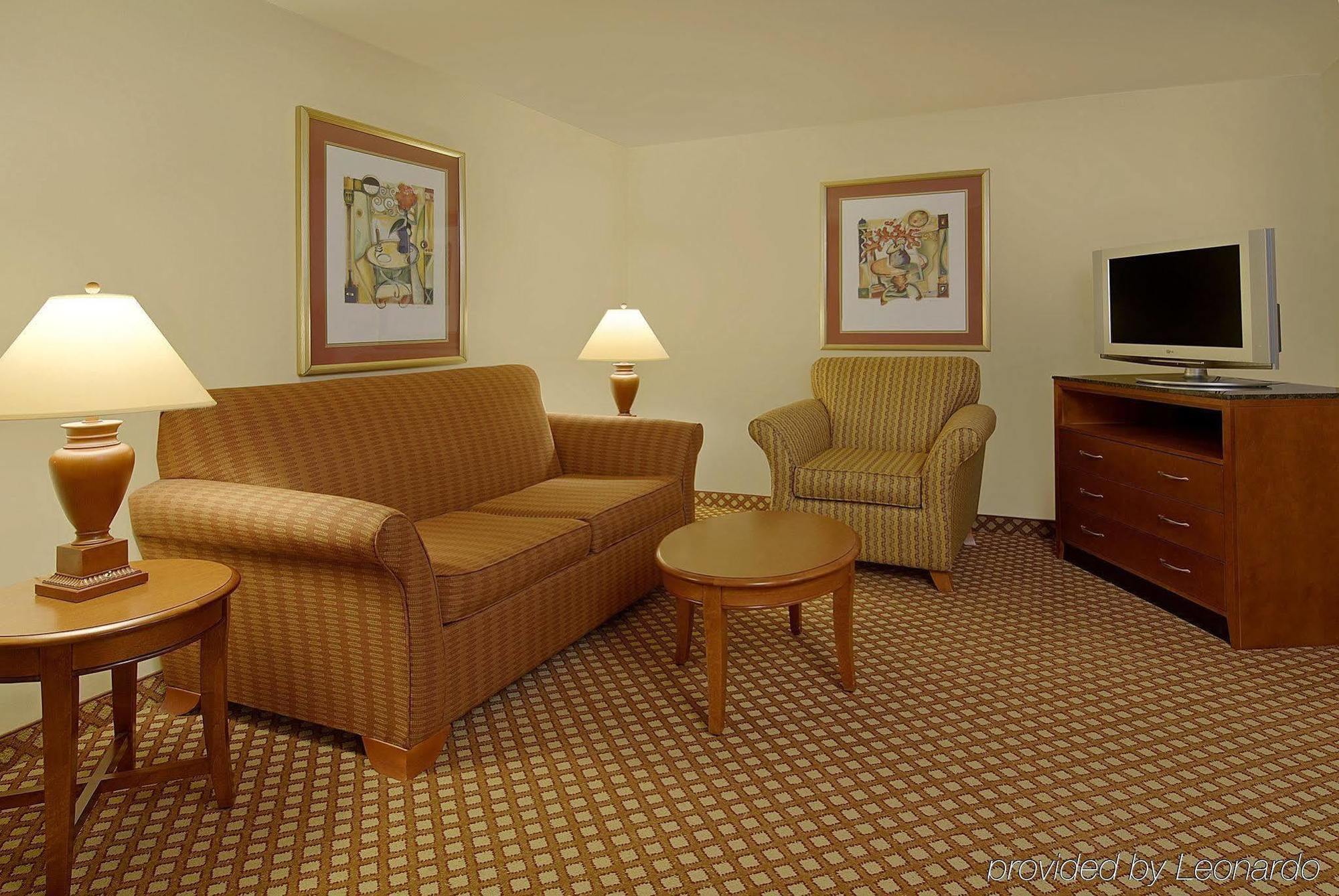 Hilton Garden Center 3*